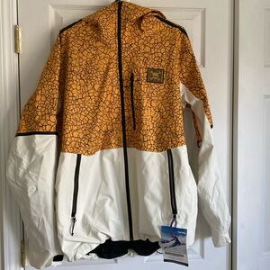 Men’s ski/snowboard jacket.